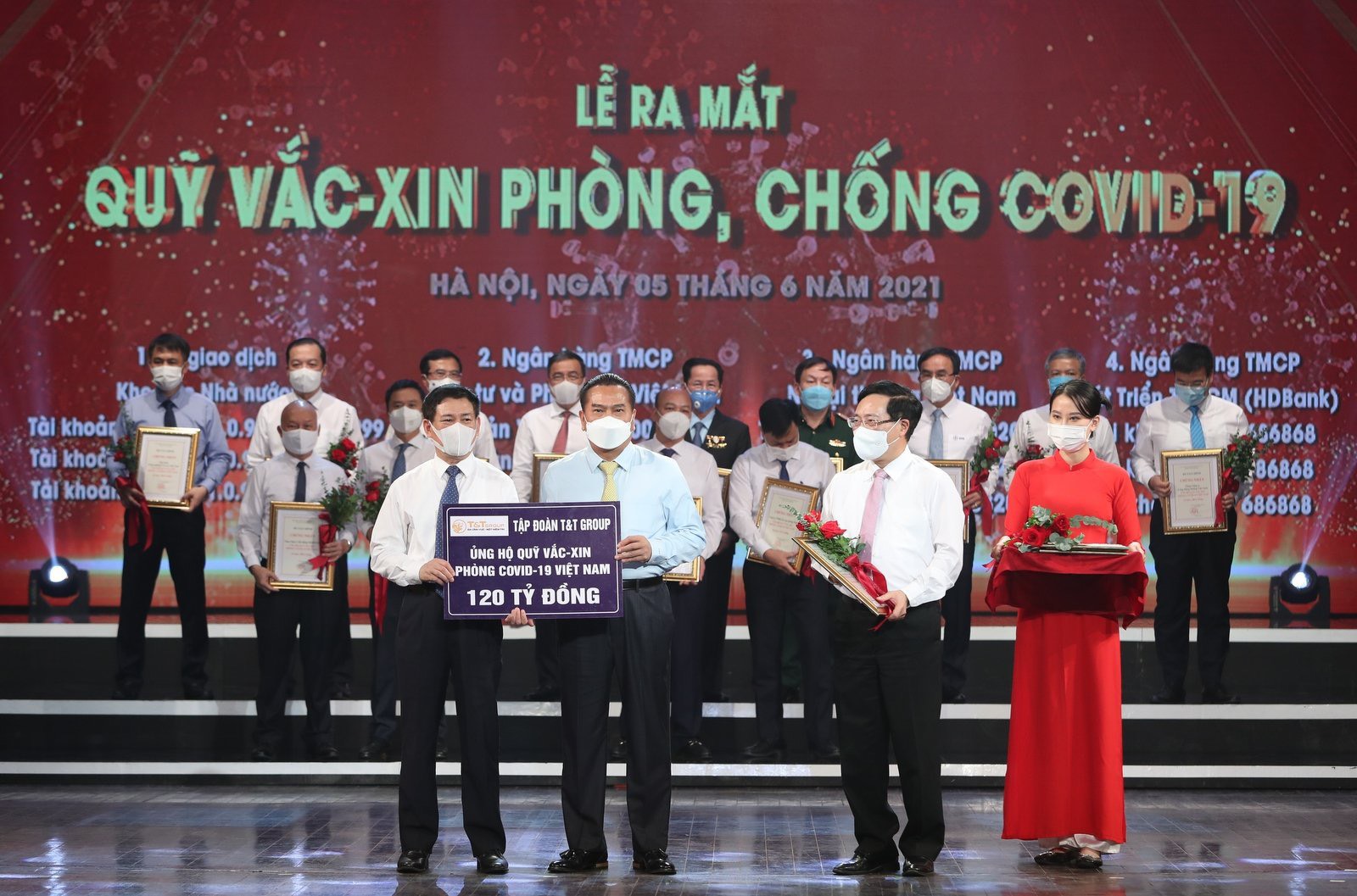T T Group và các doanh nghiệp hệ sinh thái đóng góp gần 240 tỷ đồng phòng chống dịch