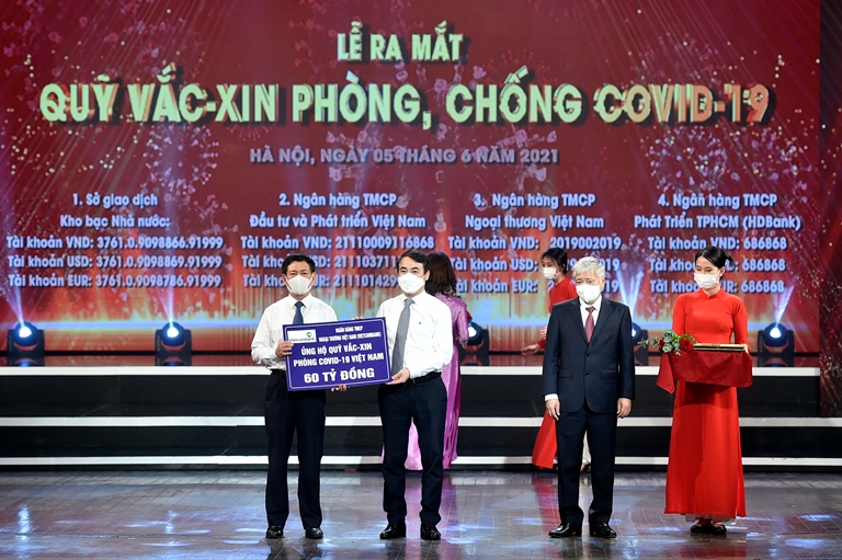 Vietcombank ủng hộ 60 tỷ đồng cho Quỹ vắc-xin phòng, chống COVID-19