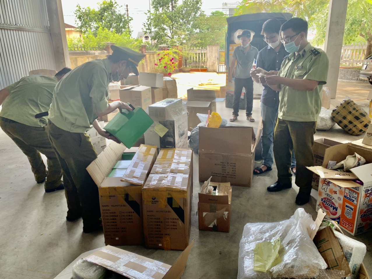 Huế Thu giữ trên 1 200 sản phẩm mỹ phẩm có dấu hiệu nhập lậu