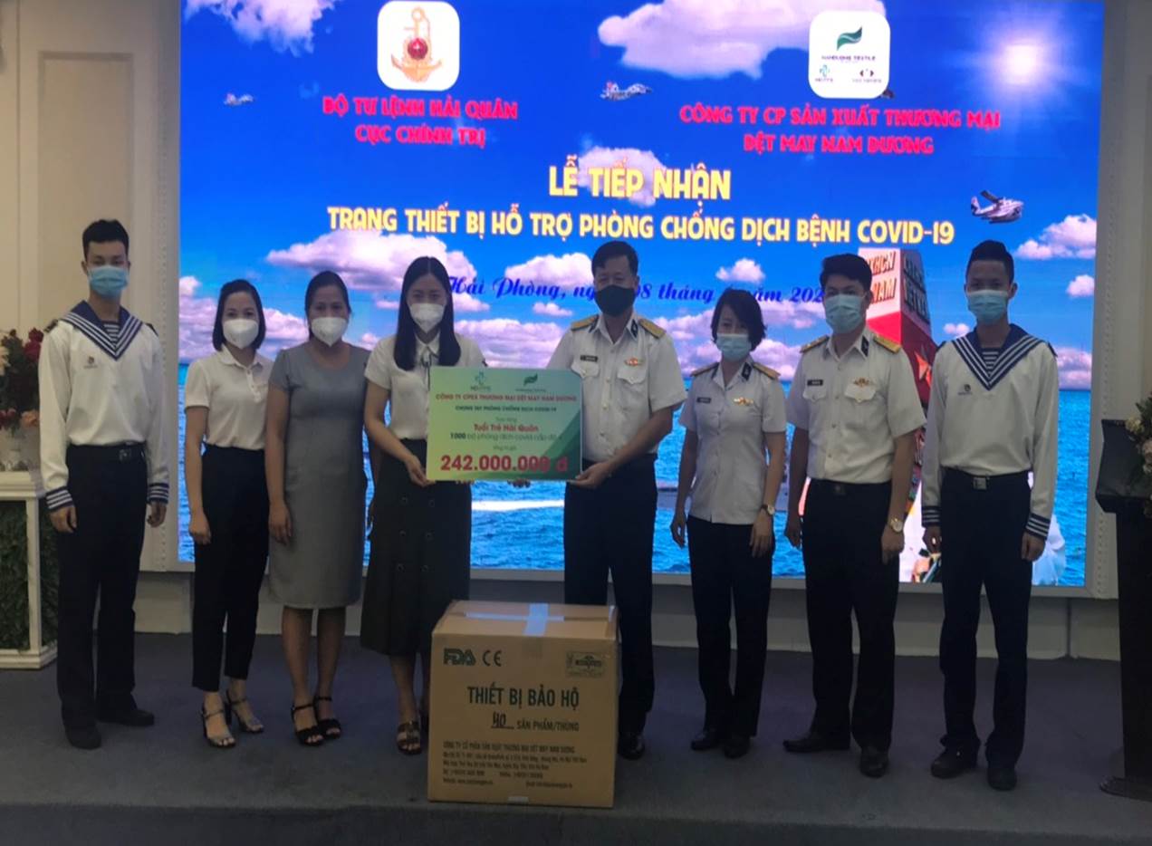 Tiếp nhận 1 000 bộ trang phục y tế hỗ trợ công tác phòng, chống dịch