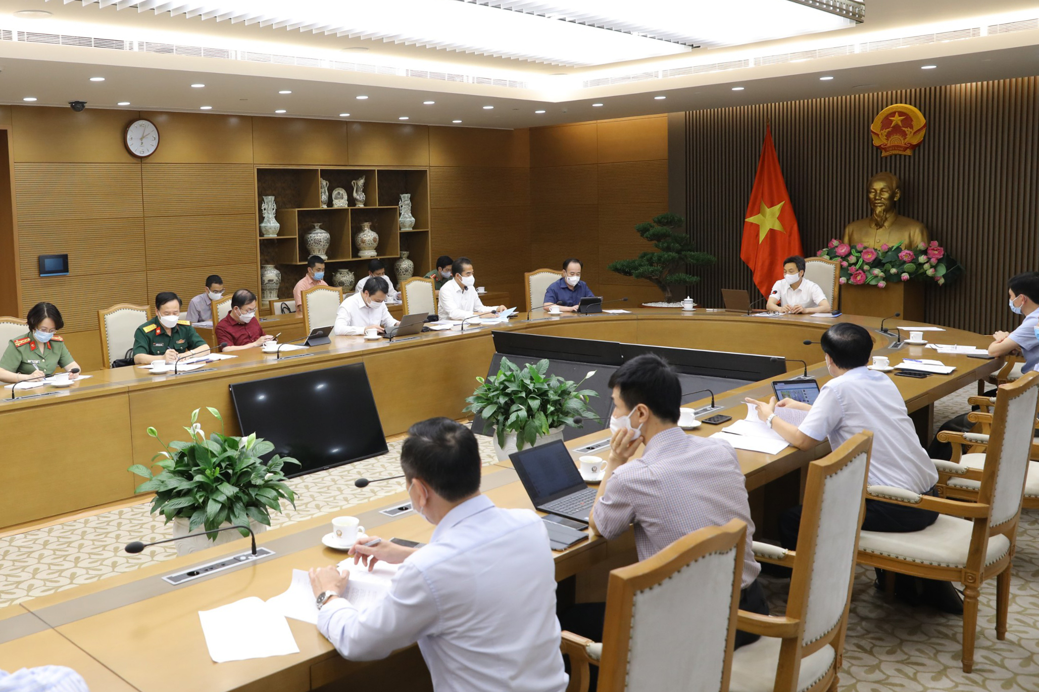 Sớm hoàn thiện quy trình quản lý khép kín người nhập cảnh