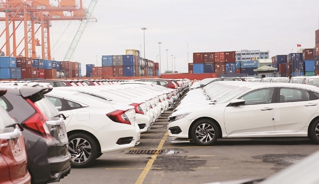 Thủ tục nhập khẩu, chuyển nhượng ô tô, xe máy thuộc diện ưu đãi, miễn trừ tại Việt Nam