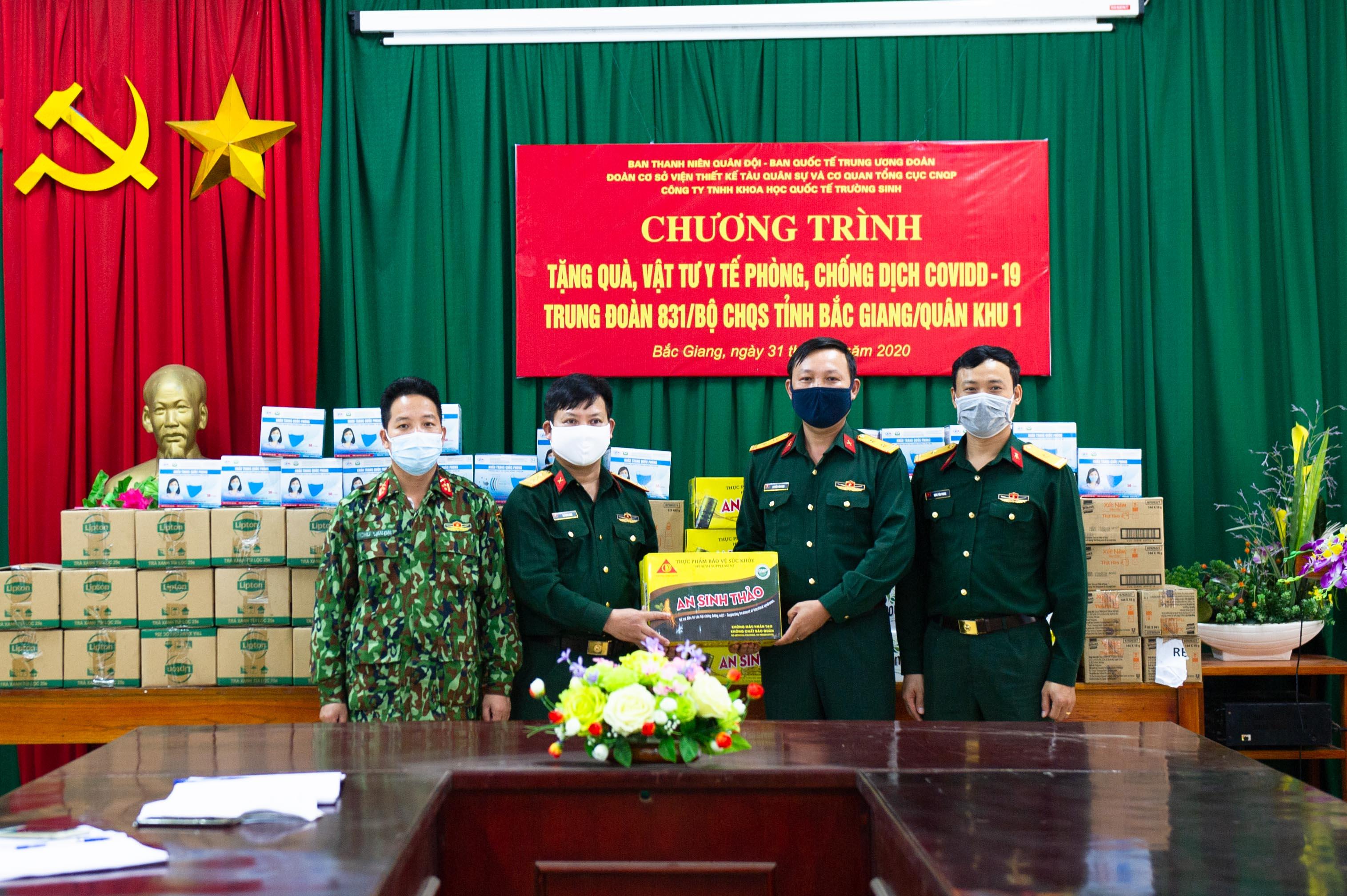 Thanh niên Quân đội xung kích, tích cực trong phòng, chống dịch