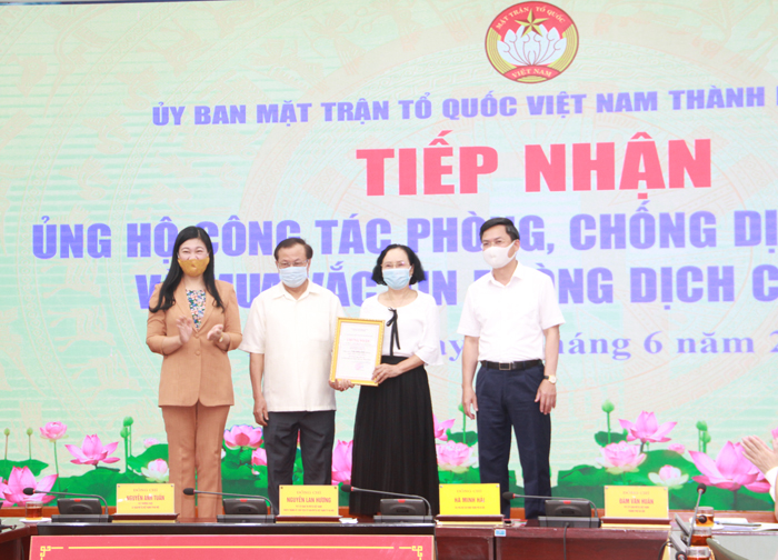 Hà Nội Tiếp nhận gần 20,7 tỷ đồng ủng hộ mua vắc xin và phòng, chống dịch COVID-19