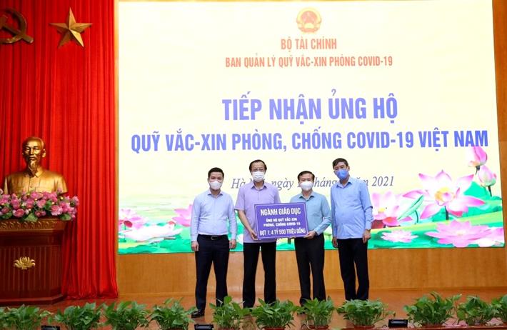 Ngành Giáo dục ủng hộ 4,5 tỷ đồng cho Quỹ vắc-xin phòng, chống COVID-19