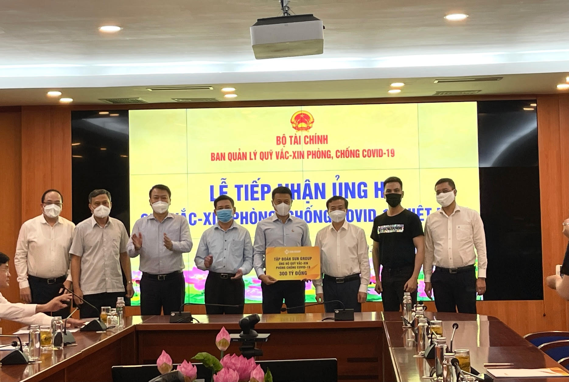 Tiếp nhận hơn 326 tỷ đồng ủng hộ Quỹ vaccine phòng, chống COVID-19