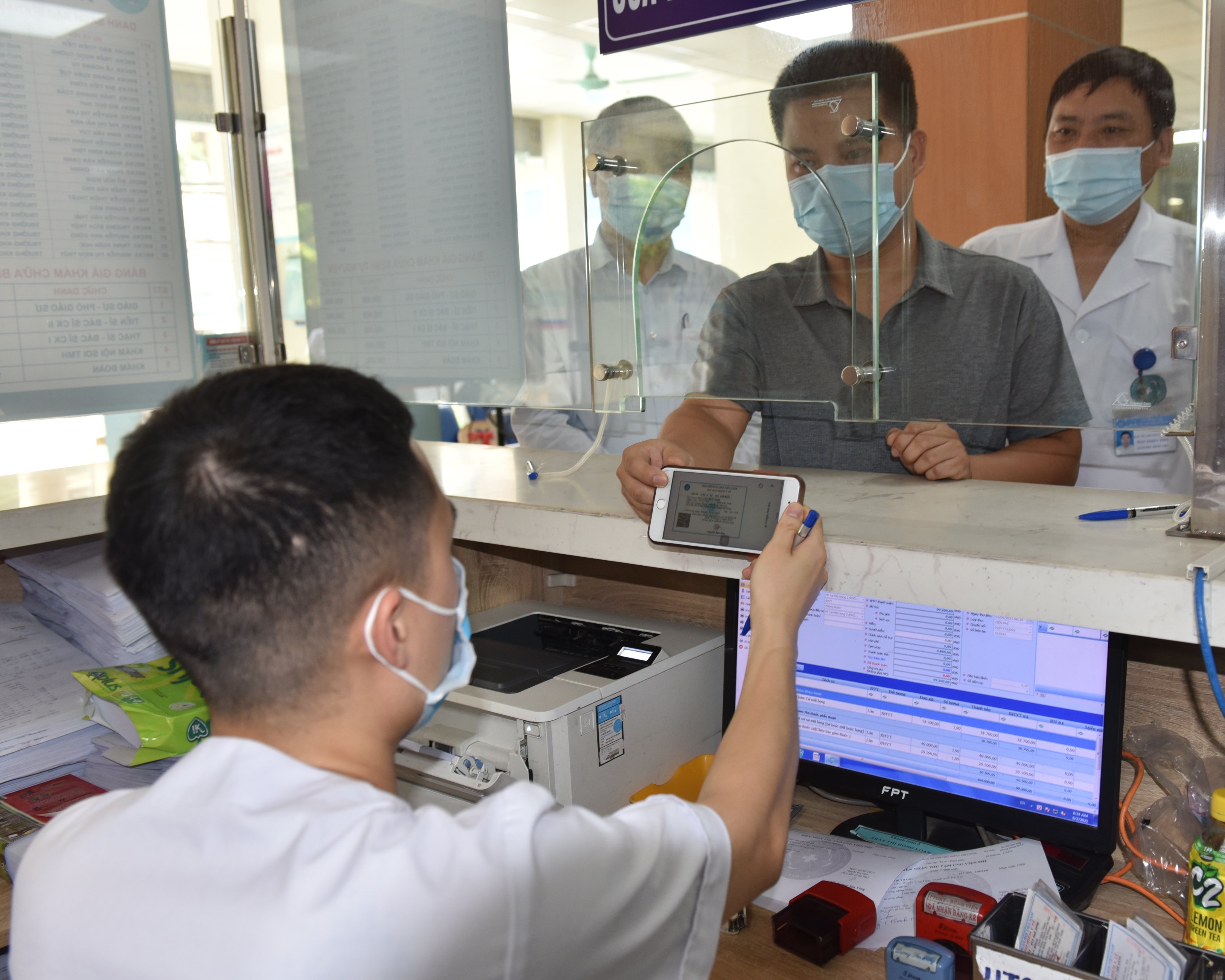 Hà Nội Triển khai sử dụng hình ảnh thẻ BHYT trên ứng dụng VssID để khám, chữa bệnh BHYT