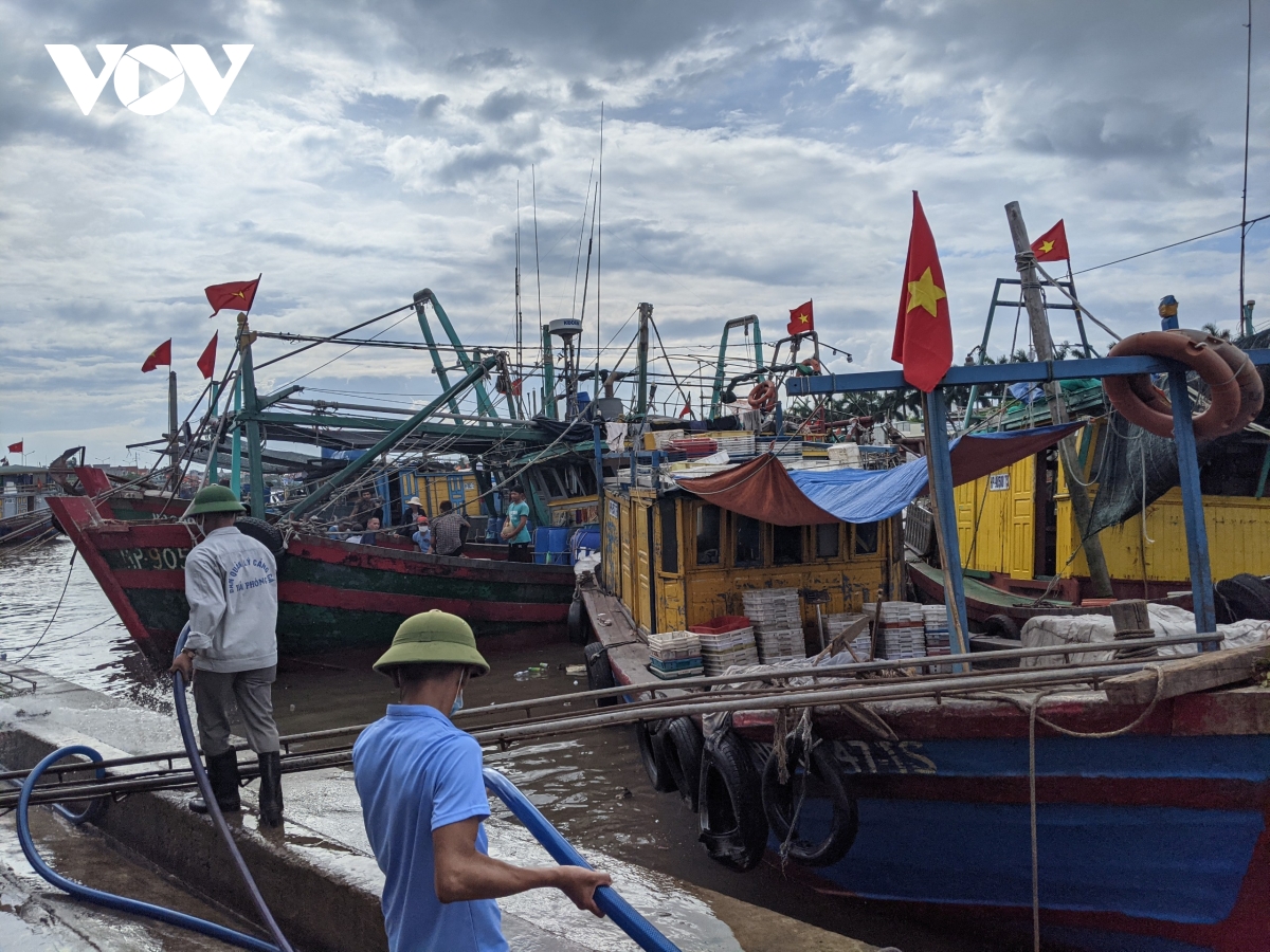 Khẩn trương triển khai các biện pháp ứng phó với bão số 2