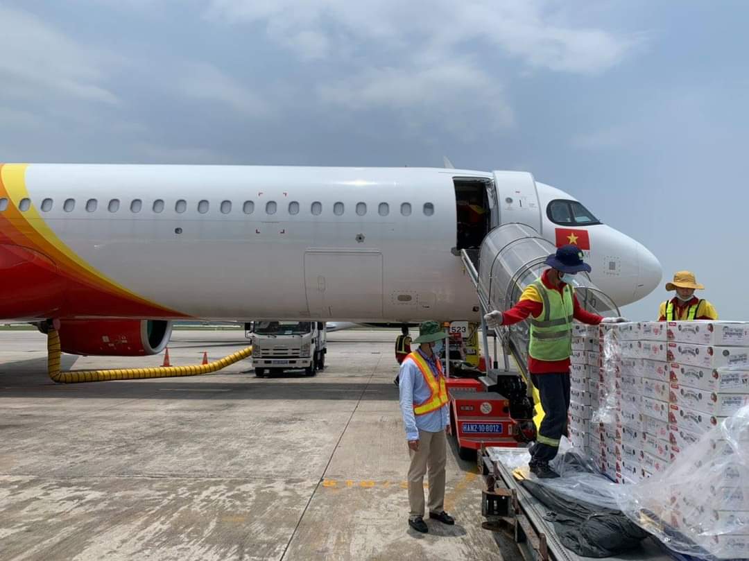 Vietjet chung tay xuất khẩu và tiêu thụ vải thiều Bắc Giang