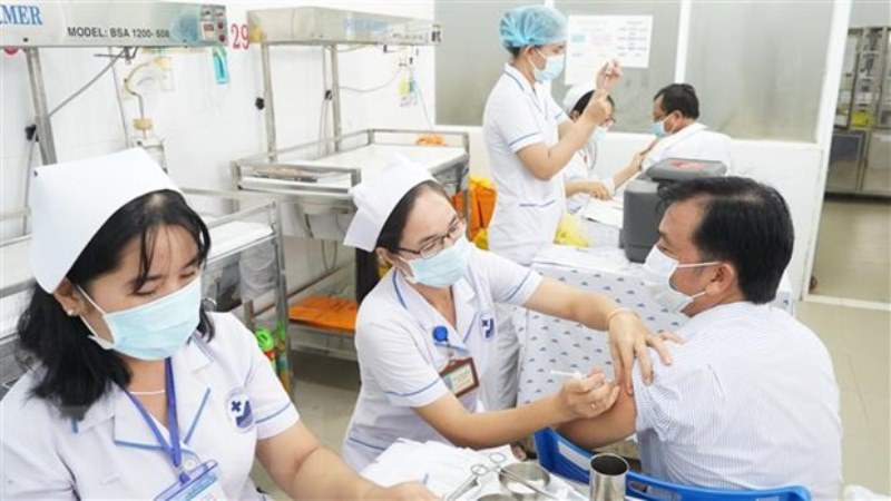 Phân bổ 288 nghìn liều vắc xin COVID-19 của AstraZeneca cho các tỉnh, thành phố đang có dịch