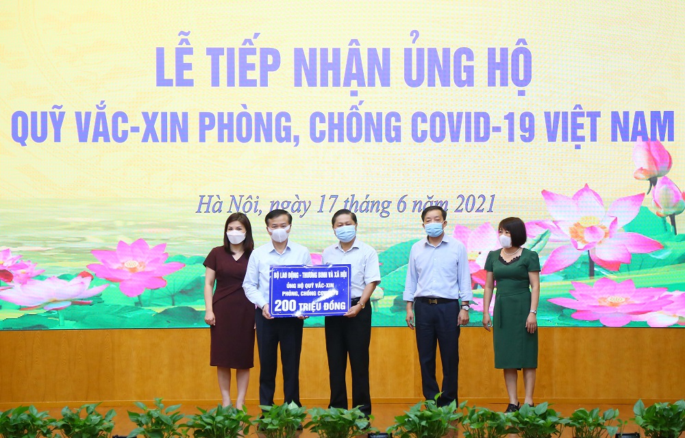 Bộ Lao động – Thương binh và Xã hội đóng góp Quỹ vắc-xin phòng, chống COVID-19