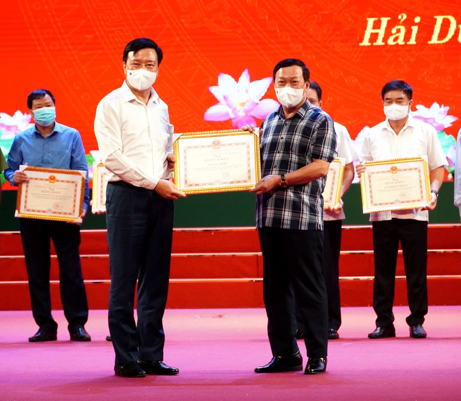 Hải Dương Khen thưởng nhiều tập thể, cá nhân có thành tích trong công tác bầu cử