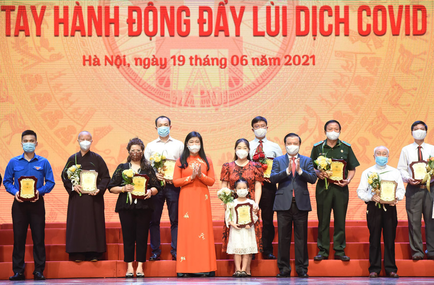 Hà Nội Huy động được hơn 1 700 tỷ đồng và 2,5 triệu liều vaccine phòng chống dịch COVID-19