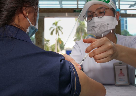 Tạo lá chắn cho sản xuất tại các khu công nghiệp trước “bão” dịch