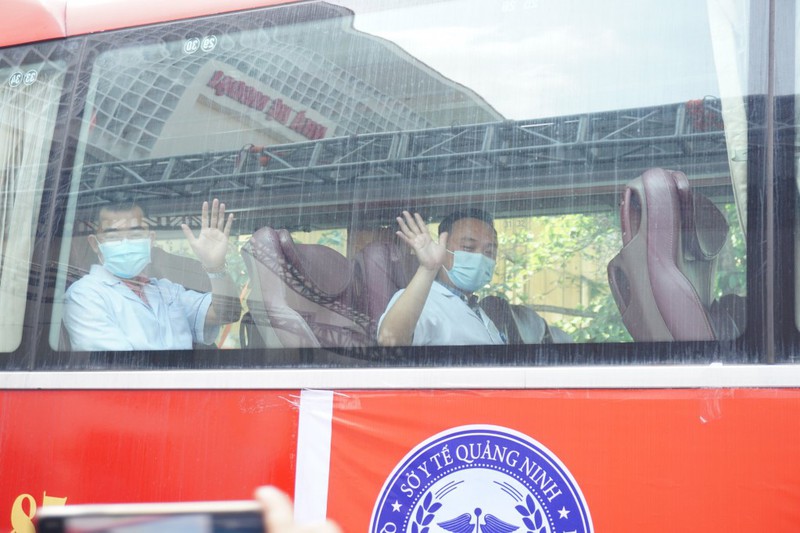 Thủ tướng khen 32 thầy thuốc tiêu biểu, xuất sắc trong phòng chống dịch COVID-19
