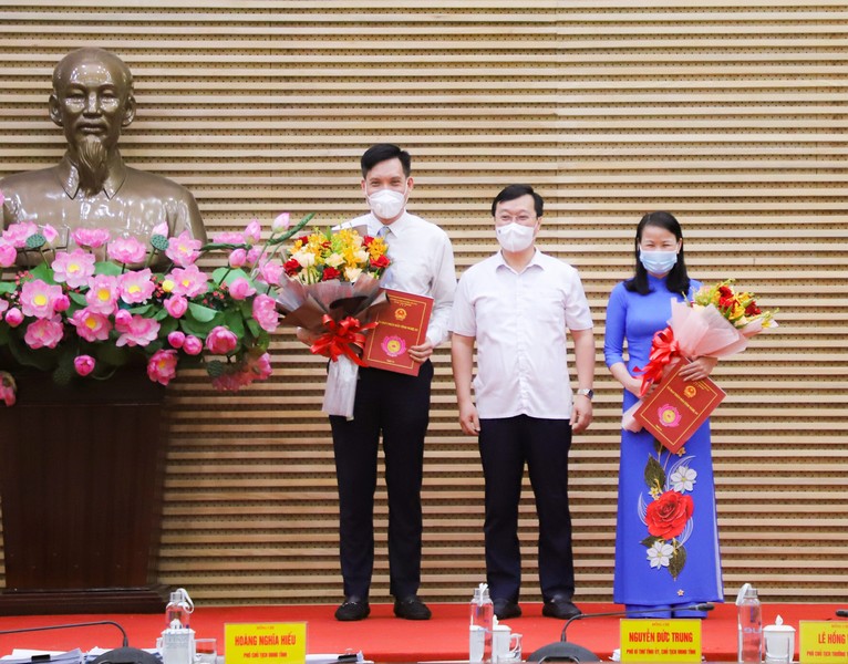 Nghệ An Bổ nhiệm Giám đốc Sở Ngoại vụ, Phó Giám đốc Sở Tư pháp