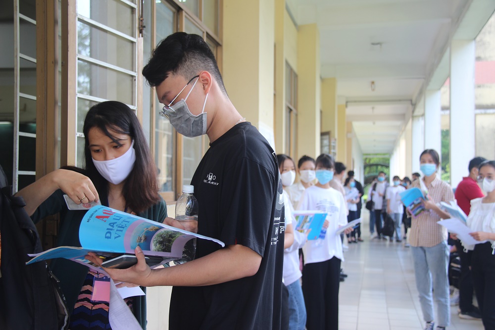 600 cán bộ, giảng viên ĐHQG-HCM tham gia kiểm tra công tác coi thi tốt nghiệp THPT 2021
