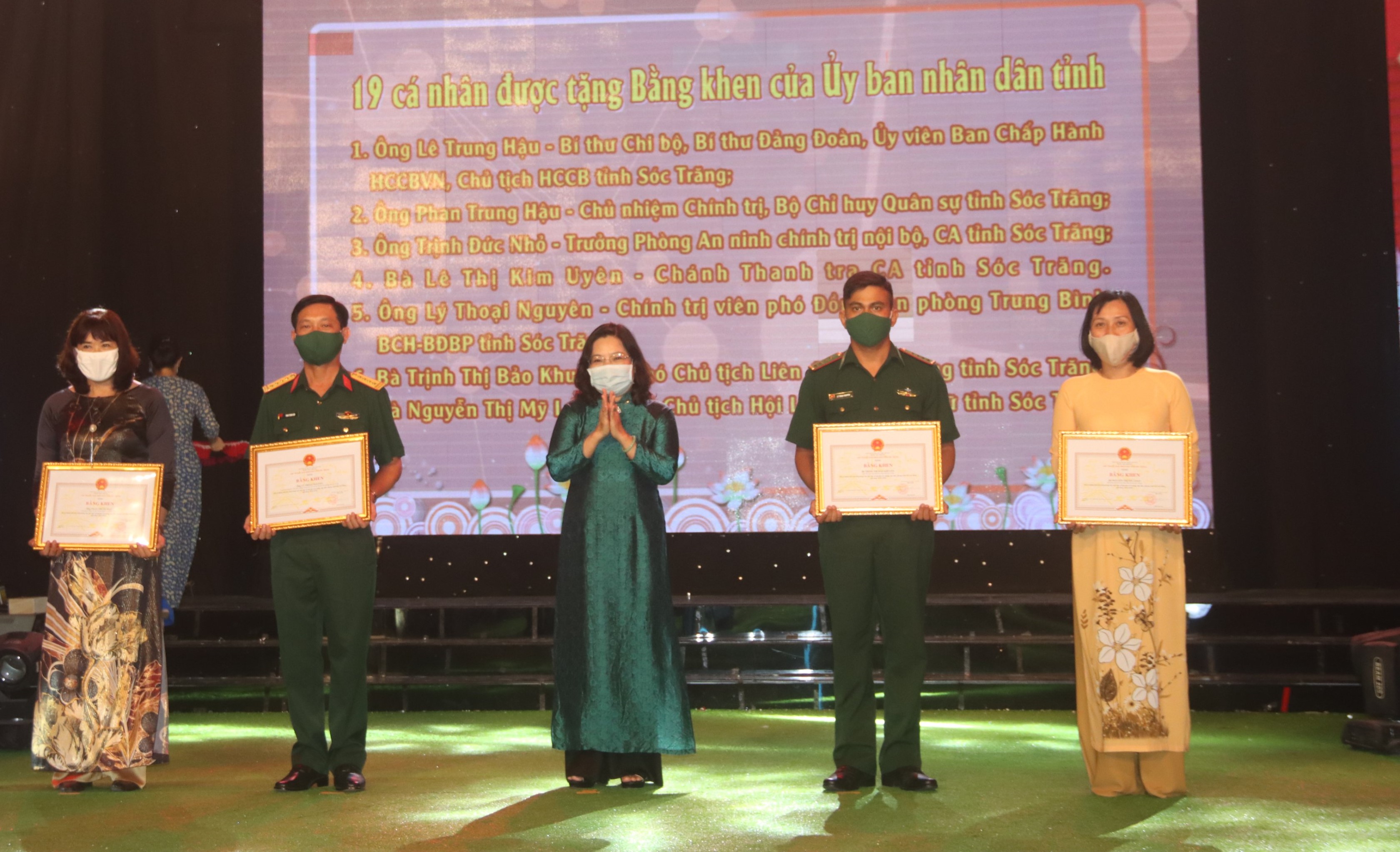 Sóc Trăng Khen thưởng tập thể, cá nhân tiêu biểu thực hiện Chỉ thị 05
