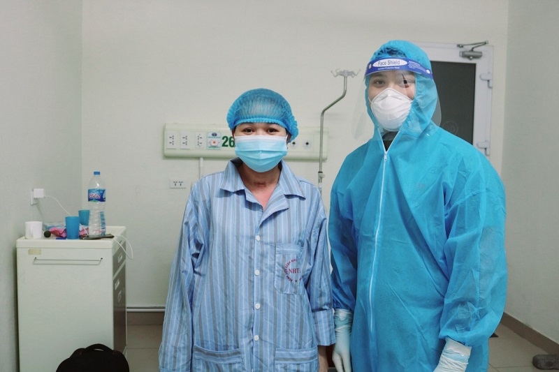 Cứu sống mẹ con sản phụ mắc COVID-19