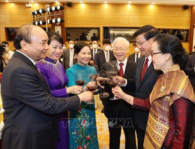 Quan hệ đặc biệt Việt Nam - Lào không ngừng phát triển và đơm hoa kết trái
