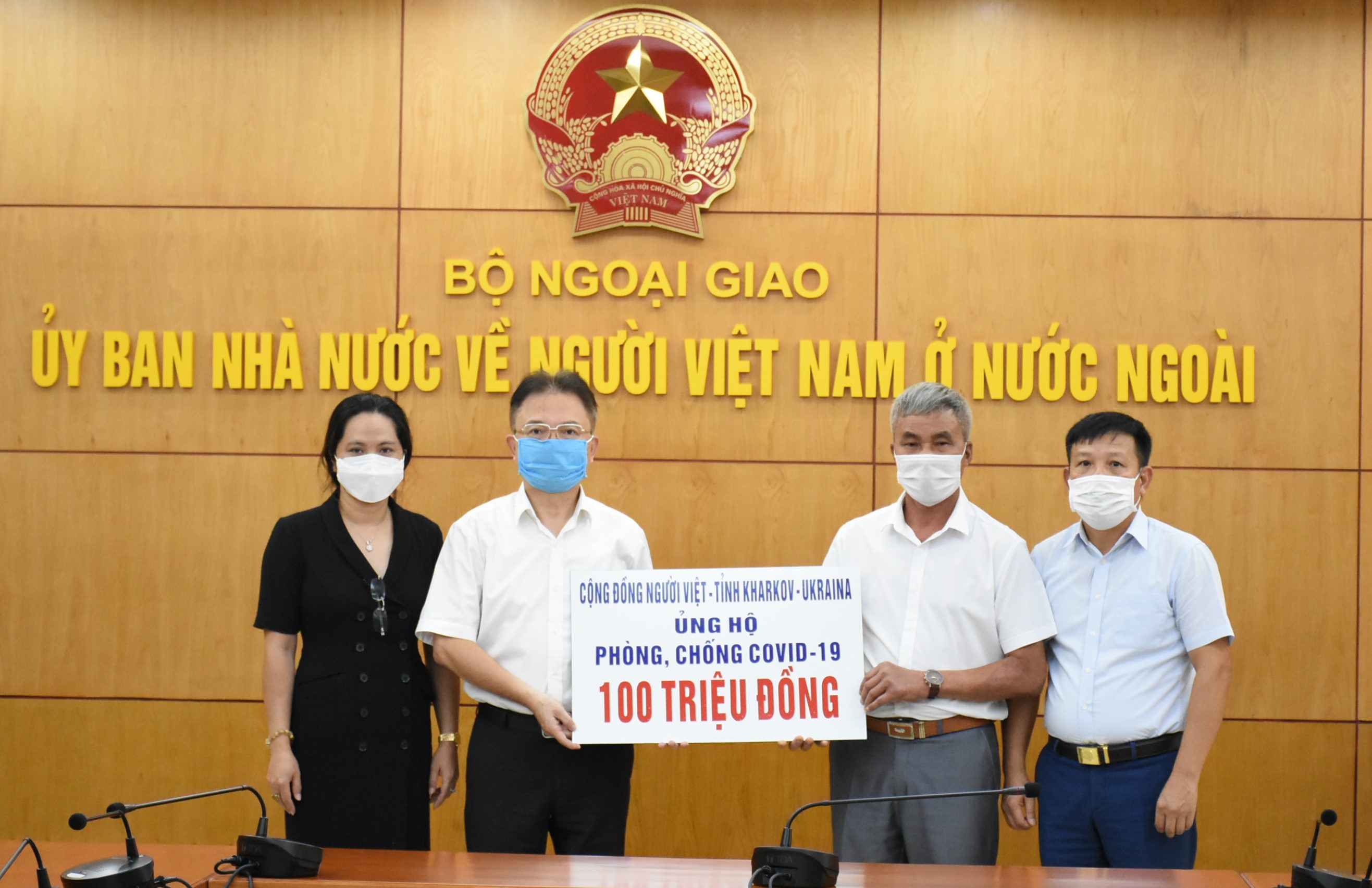 Kiều bào tại Ukraina ủng hộ phòng, chống dịch COVID-19