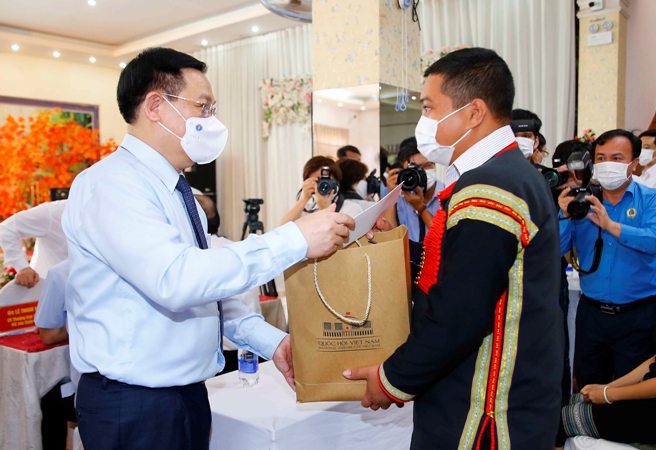 Tiếp tục hỗ trợ người lao động vượt qua đại dịch