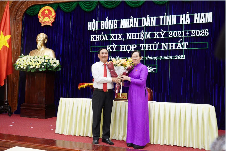 Đồng chí Lê Thị Thủy được bầu giữ chức Chủ tịch HĐND tỉnh Hà Nam