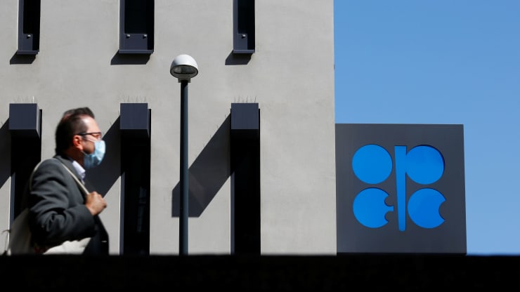 Giá dầu biến động do OPEC+ không đạt được thỏa thuận