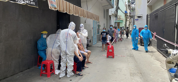 TP Hồ Chí Minh Phát hiện ổ dịch lớn ở quận Tân Bình