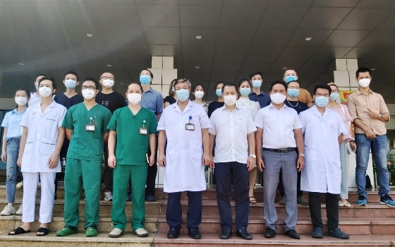 30 cán bộ Bệnh viện Bệnh Nhiệt đới Trung ương lên đường hỗ trợ TP Hồ Chí Minh