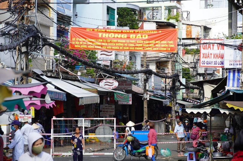 Giãn cách theo Chỉ thị 16, TP Hồ Chí Minh tạm dừng dịch vụ ăn uống mang về