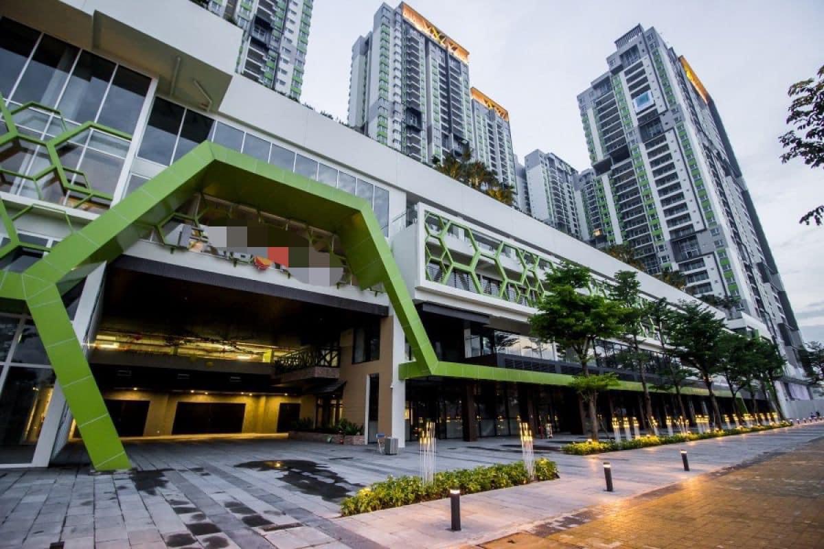 TP Hồ Chí Minh vắng vẻ trong ngày đầu thực hiện giãn cách xã hội