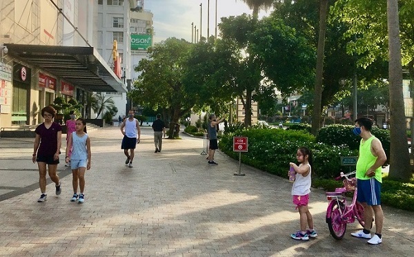 Hà Nội Nhiều người “phớt lờ” khuyến cáo phòng, chống dịch