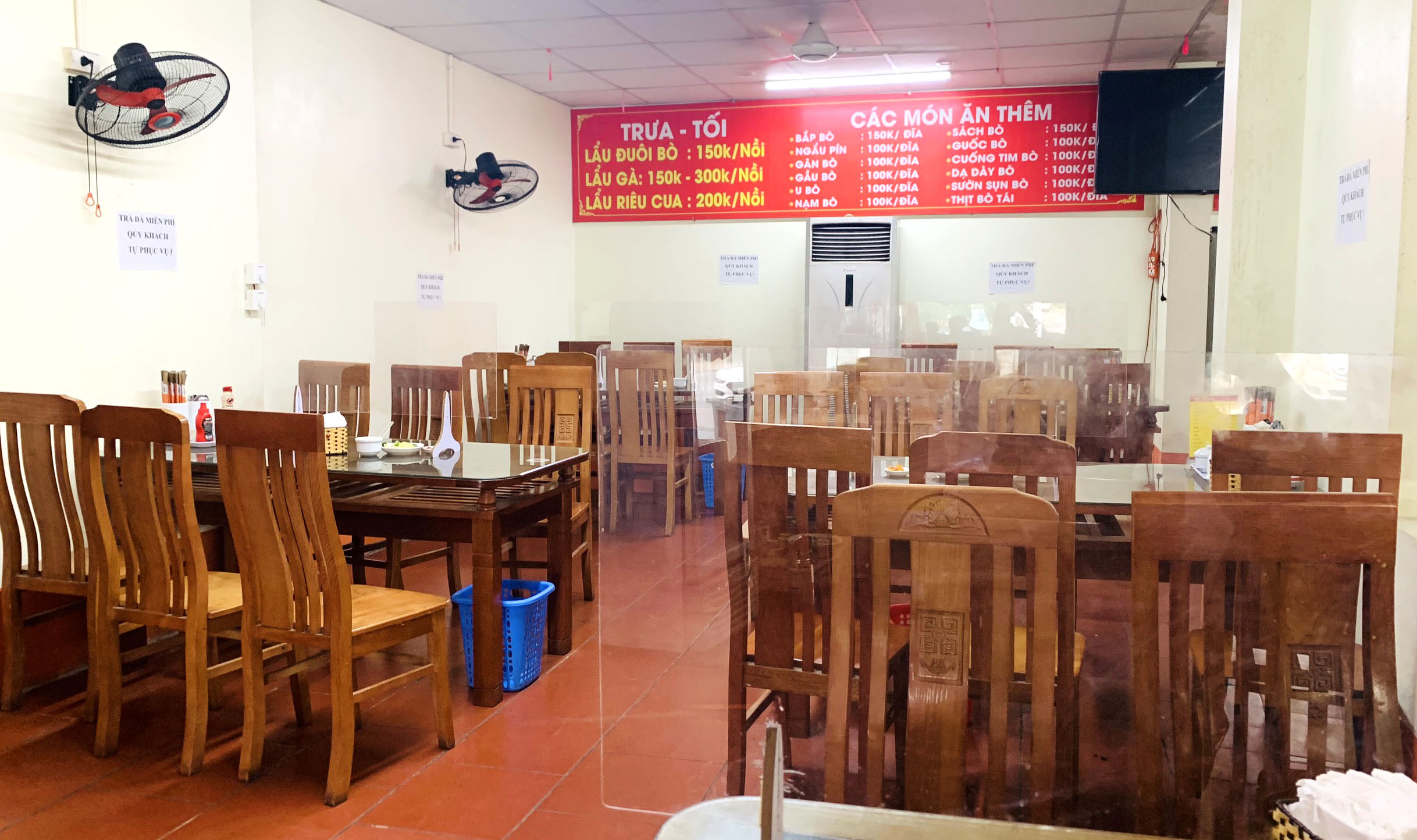 Hà Nội dừng hoạt động kinh doanh ăn uống tại chỗ, cắt tóc, từ 0h ngày 13 7