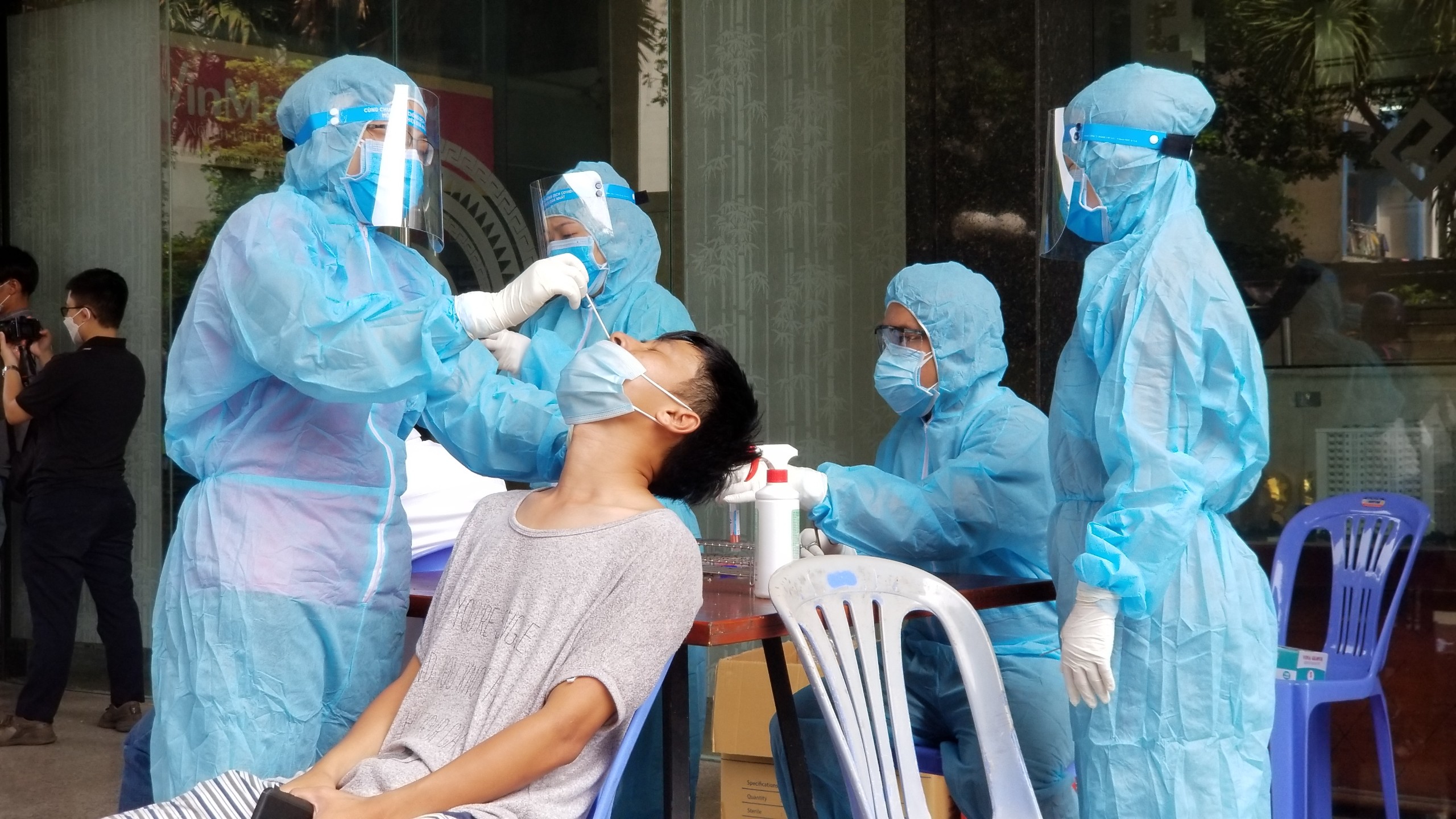 Hà Nội ghi nhận thêm 10 ca COVID-19