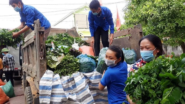 Đoàn viên, thanh niên tham gia phòng, chống dịch COVID-19