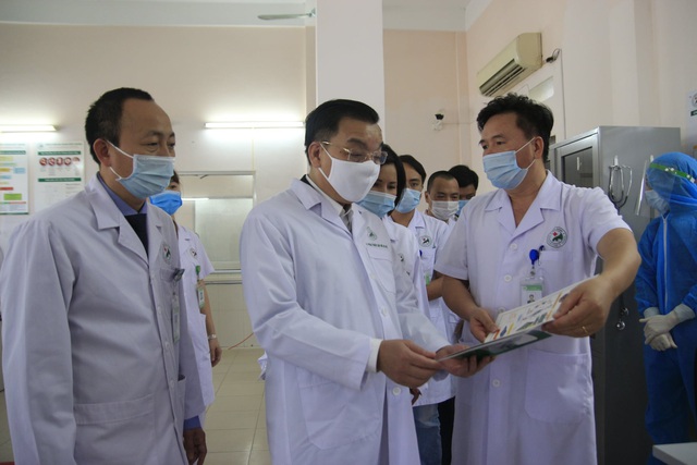 Ngăn chặn các ca nhiễm SARS-CoV-2 xâm nhập, nhưng không “ngăn sông cấm chợ”