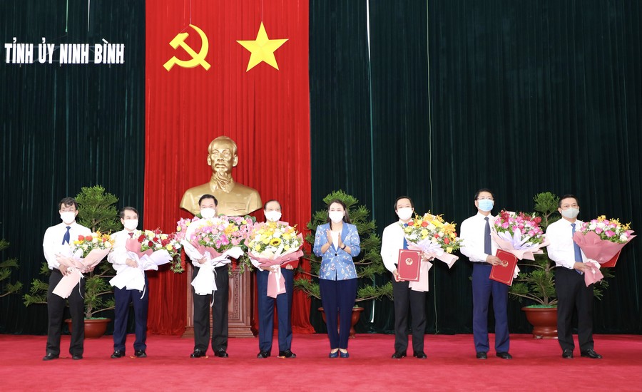 Ninh Bình Công bố các quyết định về cán bộ