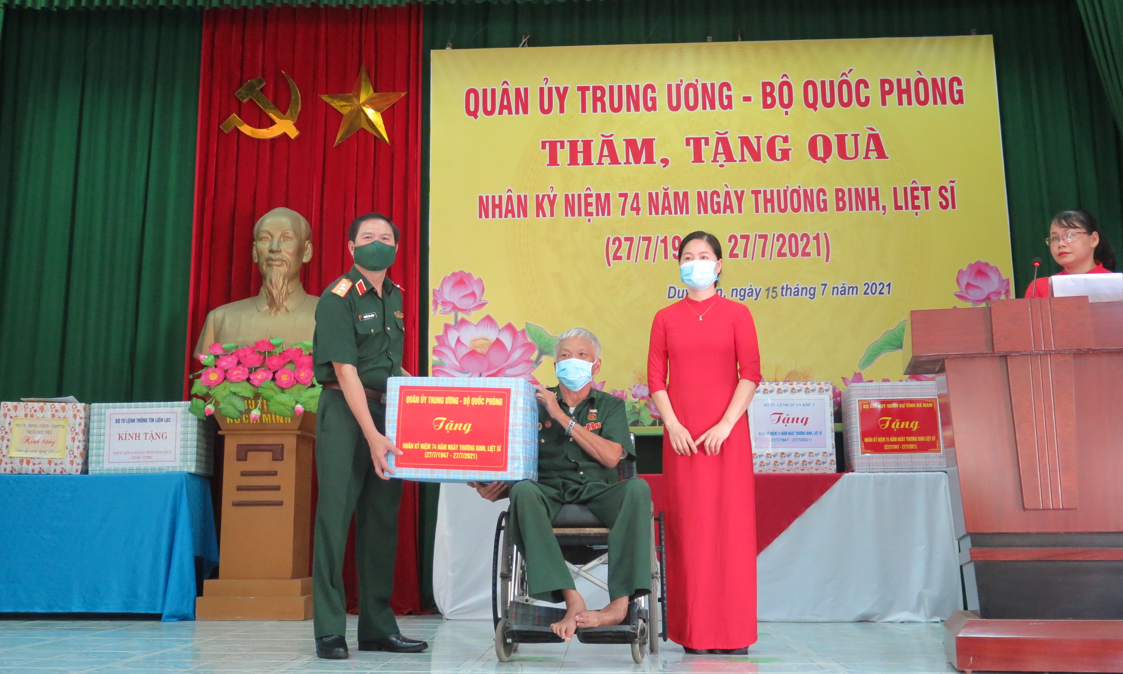 Thứ trưởng Bộ Quốc phòng thăm, tặng quà tặng các thương, bệnh binh