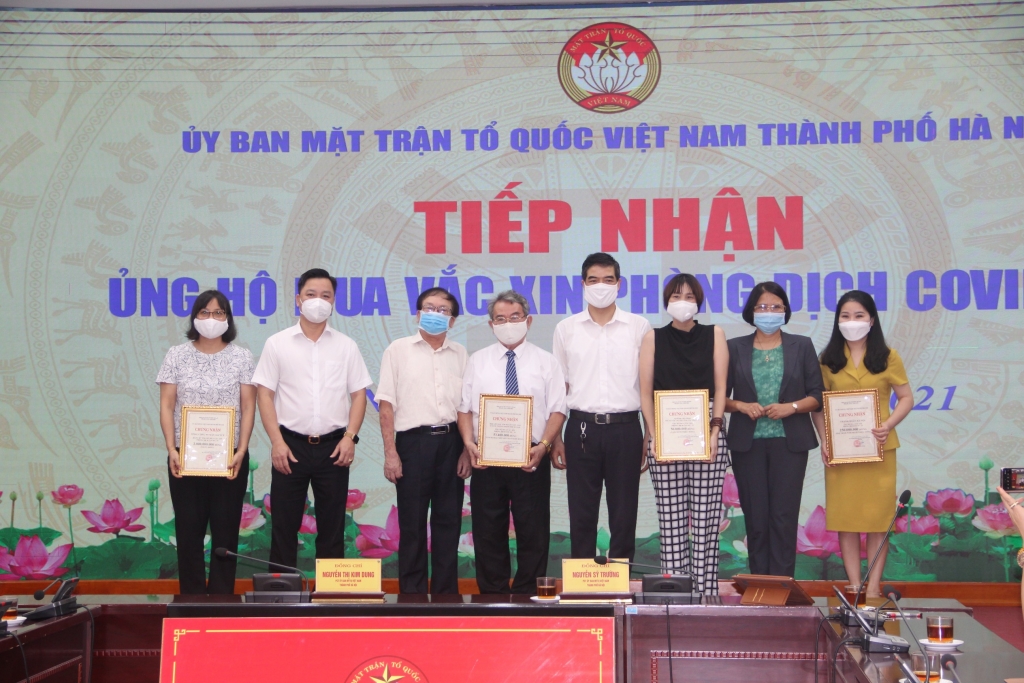 Hà Nội Tiếp nhận hơn 2,3 tỷ đồng ủng hộ mua vắc xin phòng, chống dịch