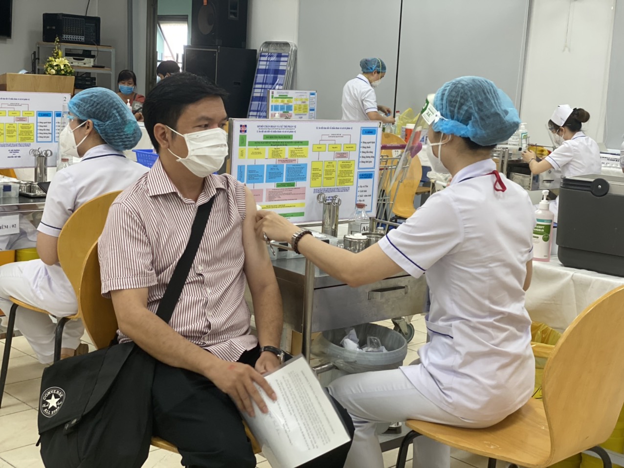 TP Hồ Chí Minh thêm 1 071 ca mắc COVID-19