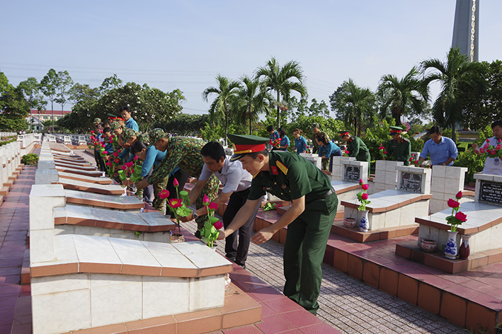 Trọn nghĩa tri ân, vẹn tình đồng đội