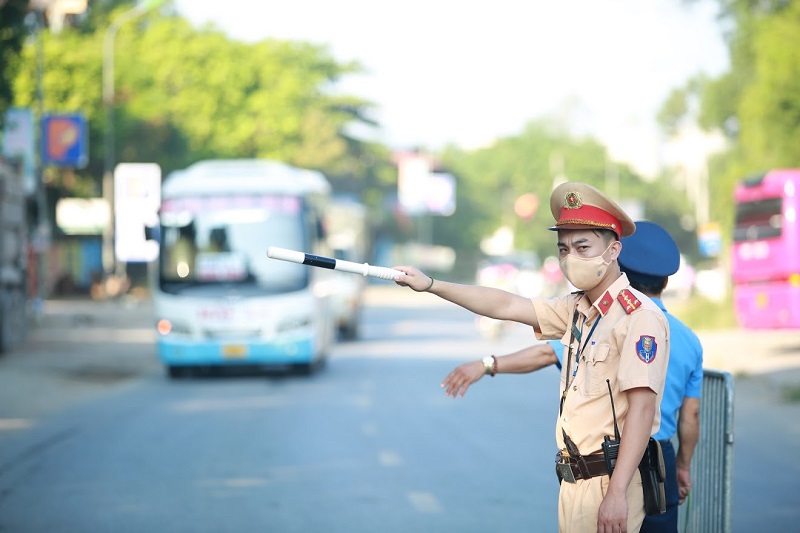 Xe có thẻ nhận diện được ưu tiên hoạt động trên luồng xanh