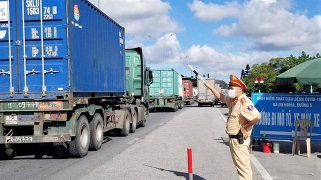 Tạo thuận lợi cho các phương tiện vận chuyển hàng hoá thiết yếu