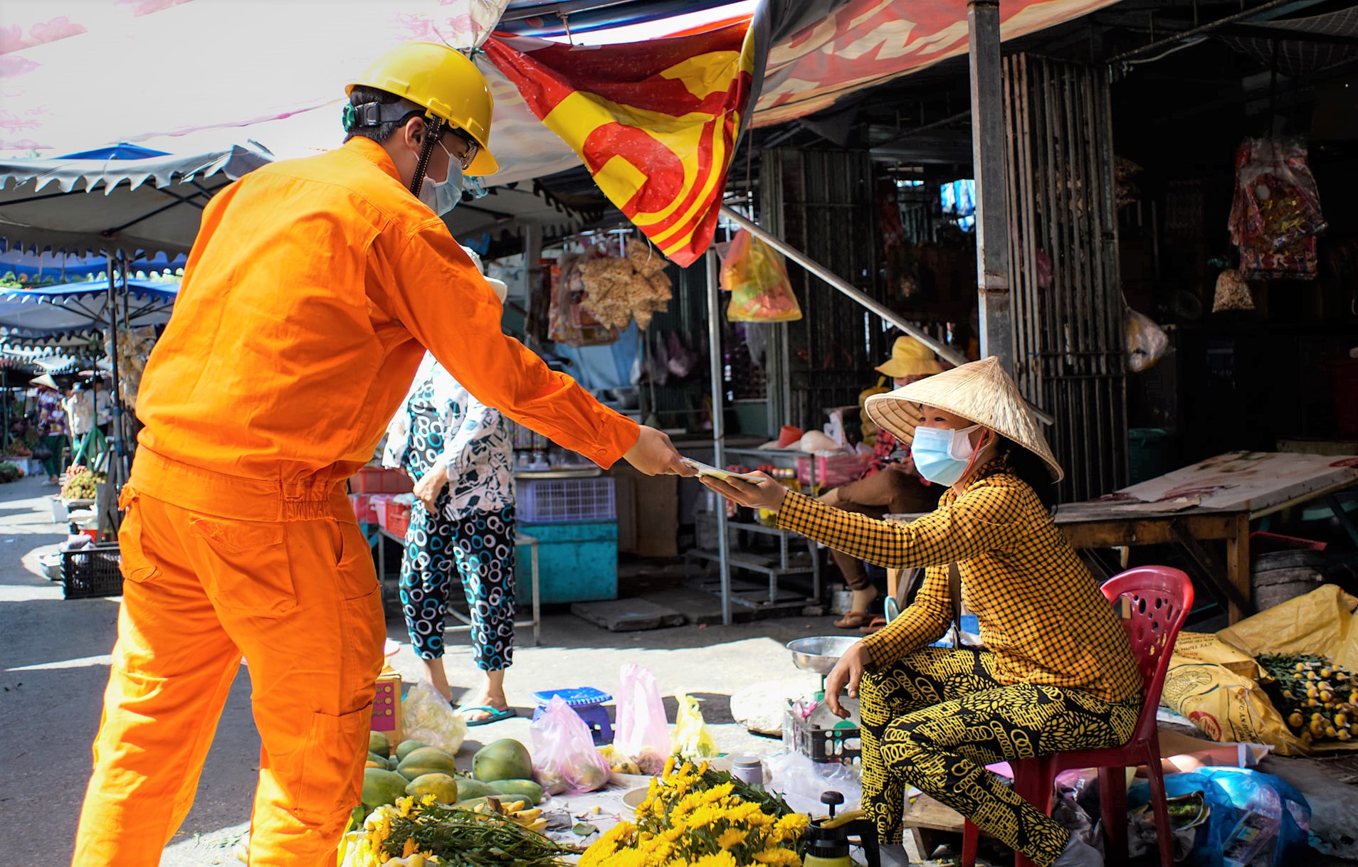 EVNSPC hướng dẫn khách hàng sử dụng điện tiết kiệm khi làm việc tại nhà