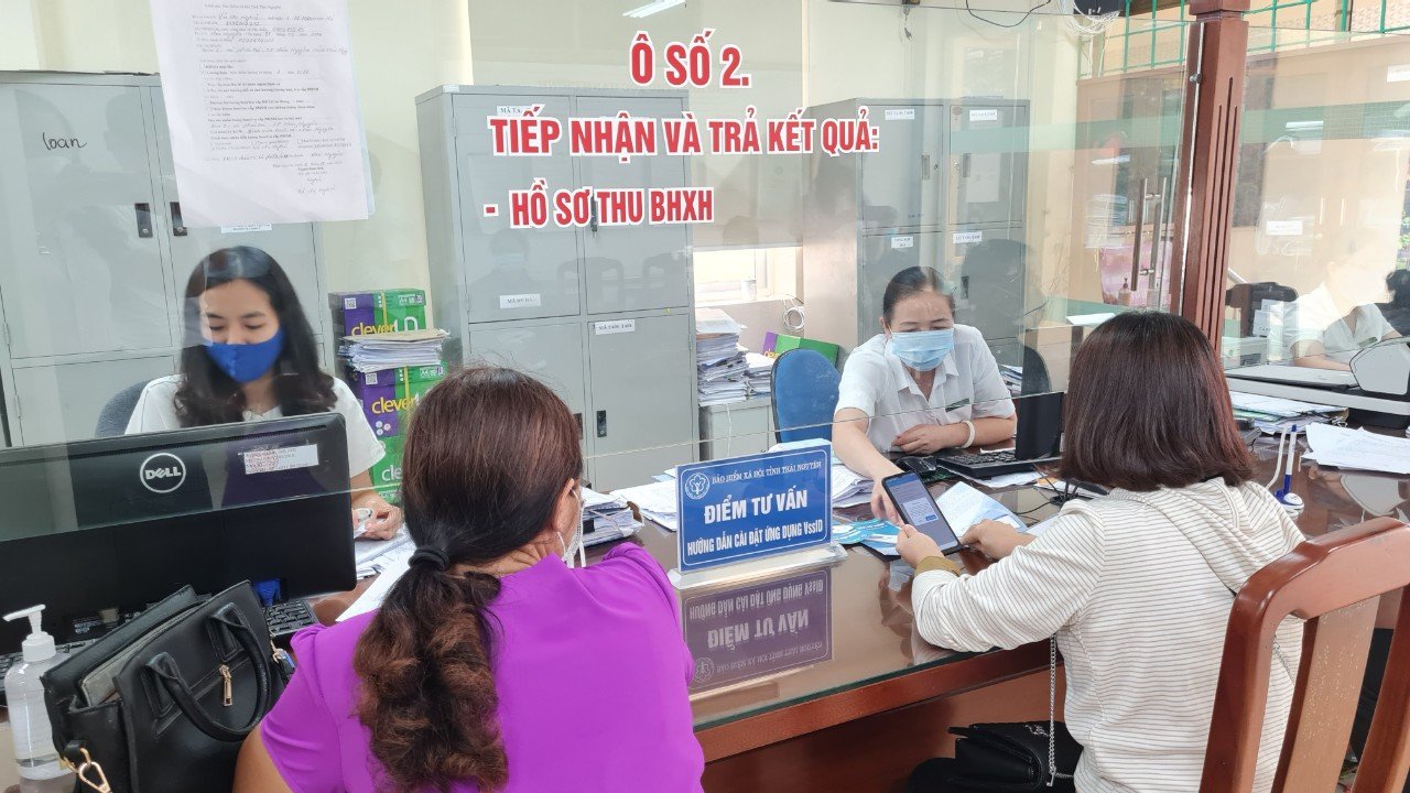Ngành BHXH Việt Nam “vào cuộc” hỗ trợ người lao động, doanh nghiệp khó khăn do Covid-19