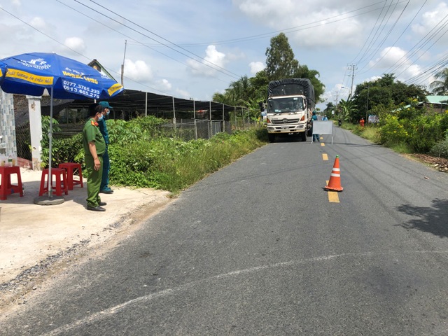 Đồng Tháp tạo thuận lợi cho việc vận chuyển hàng hóa thiết yếu giữa các địa phương