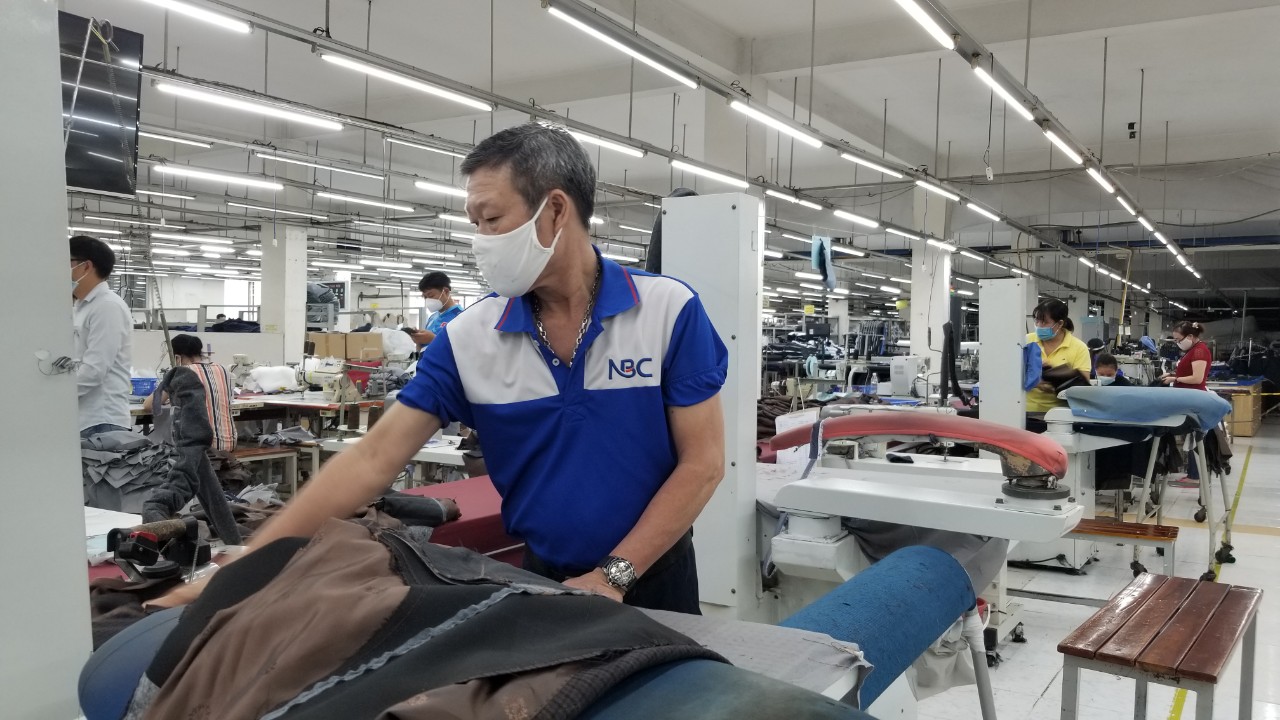 Bên trong những nhà máy “vững niềm tin”