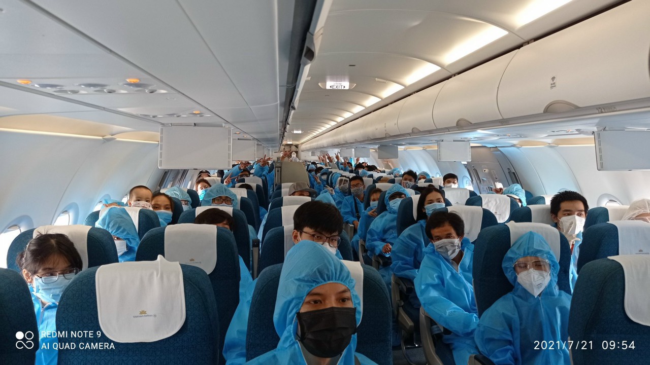 Đà Nẵng Chuyến bay đầu tiên đưa người dân từ TP Hồ Chí Minh về quê nhà