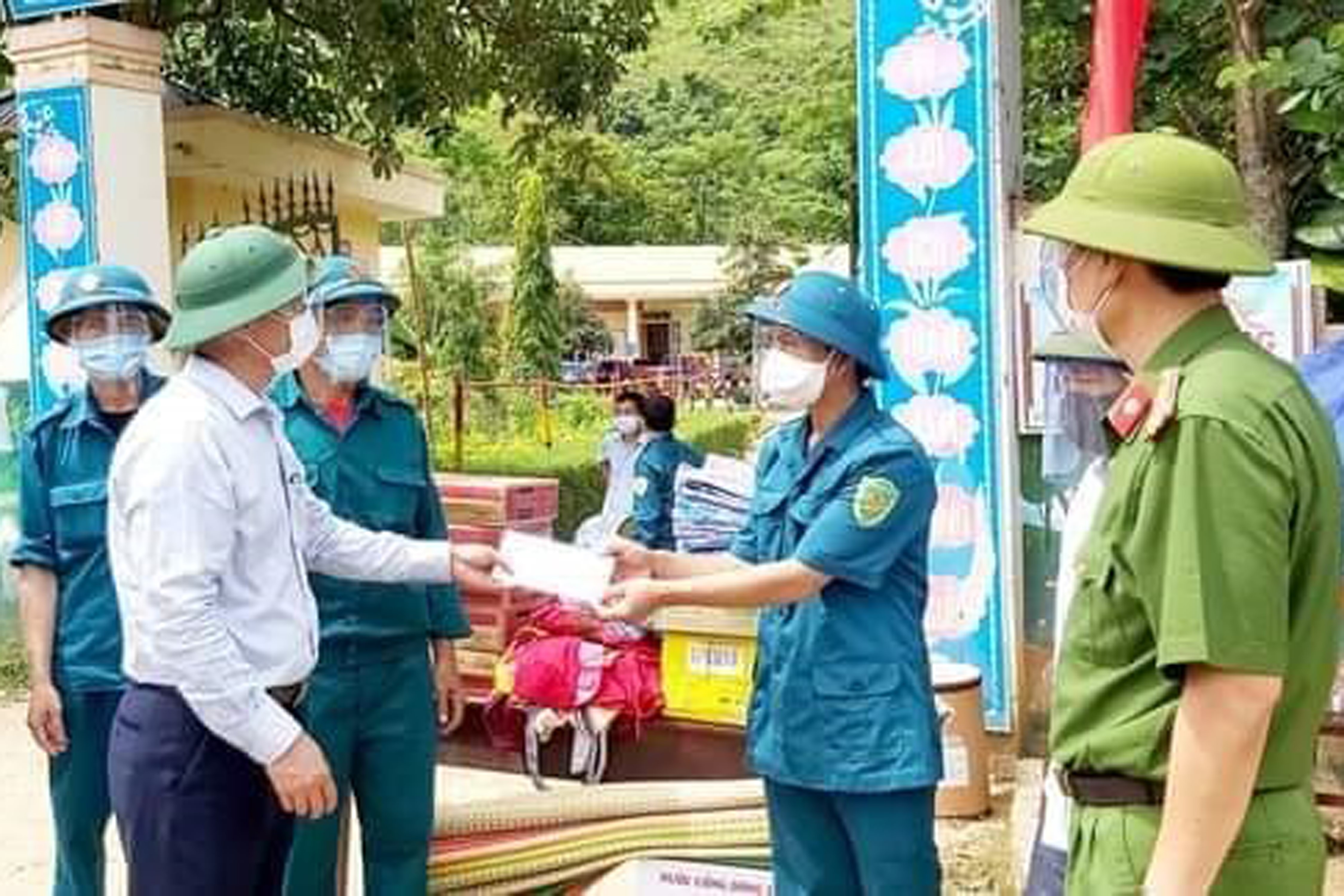 “Sao vuông” trên tuyến đầu chống dịch